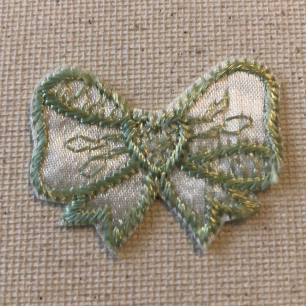 10/$10 - Vintage Bow Appliqué